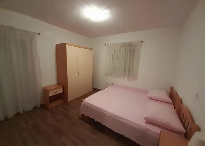 Marko * Podstrana
